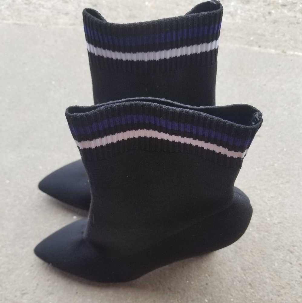 Womans size 9 pull on heeled boots